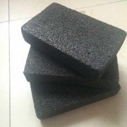 溫度準(zhǔn)則對(duì)硼硅酸鹽泡沫玻璃構(gòu)造的影響